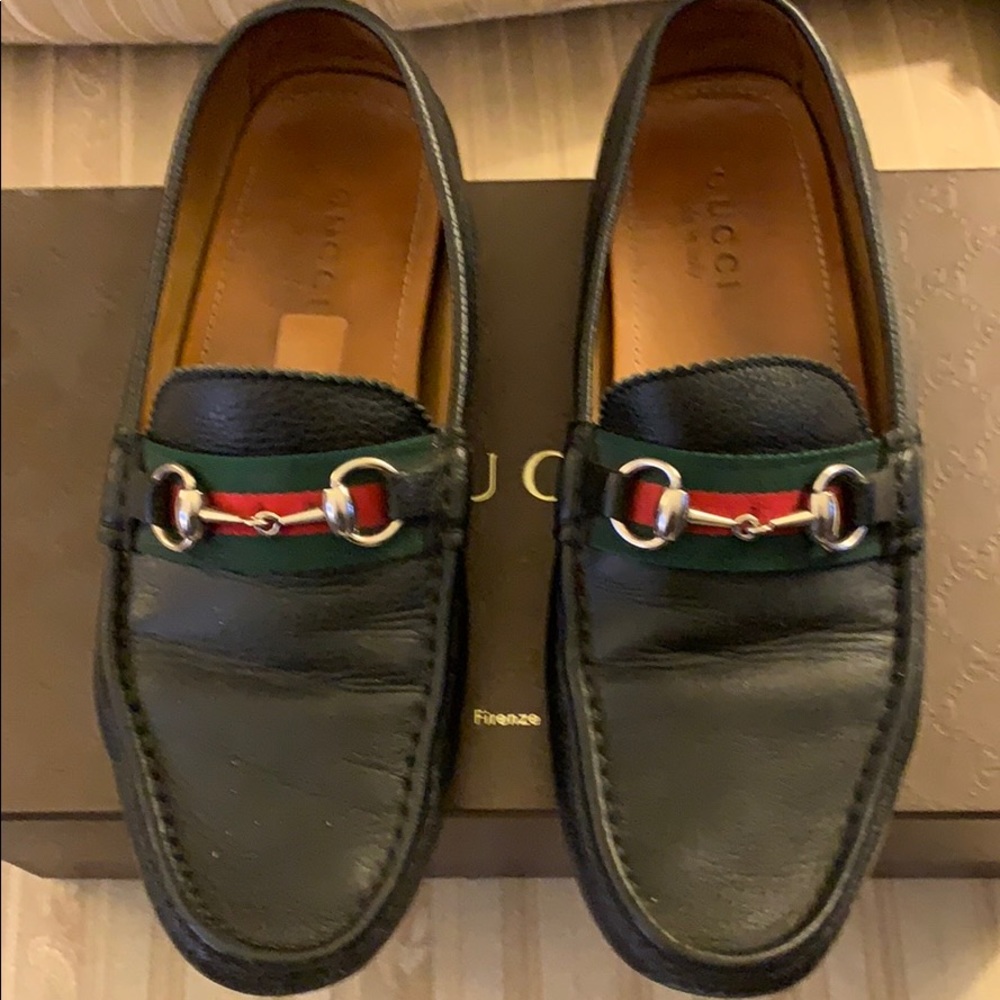 Men’s Gucci car shoes in black. Size 9 US